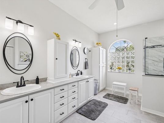 Bathroom, Dual Sink Vanities, Interior, Recessed Lighting