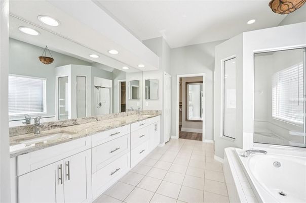 Bathroom, Dual Sink Vanities, Interior, Recessed Lighting