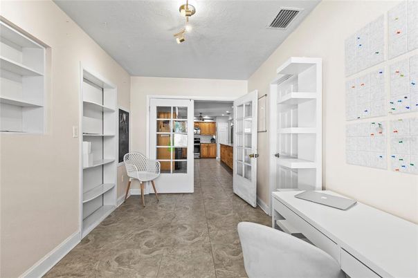 Home Office, Interior