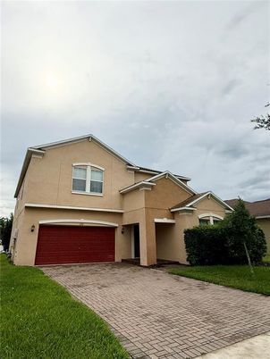 Attached, Exterior, Facade, American Craftsman