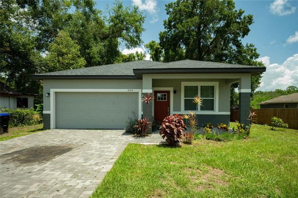 Attached, Exterior, Facade, Ranch