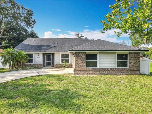 Backyard, Exterior, Facade, Brick Facade, Ranch