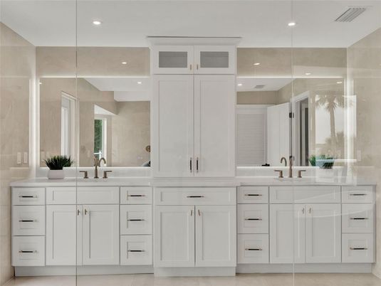 Bathroom, Dual Sink Vanities, Interior, Recessed Lighting