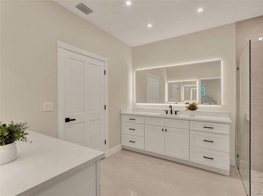 Bathroom, Dual Sink Vanities, Interior, Recessed Lighting