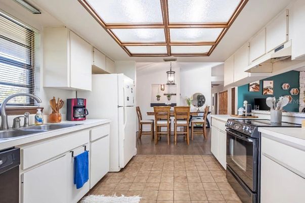 Dining room, Interior, Kitchen, Pendant Lights