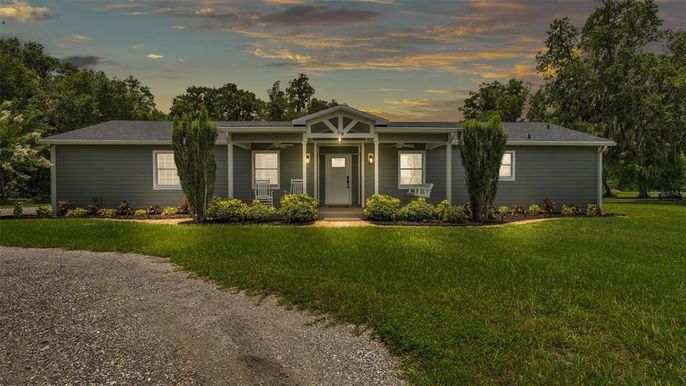 Backyard, Exterior, Facade, Ranch