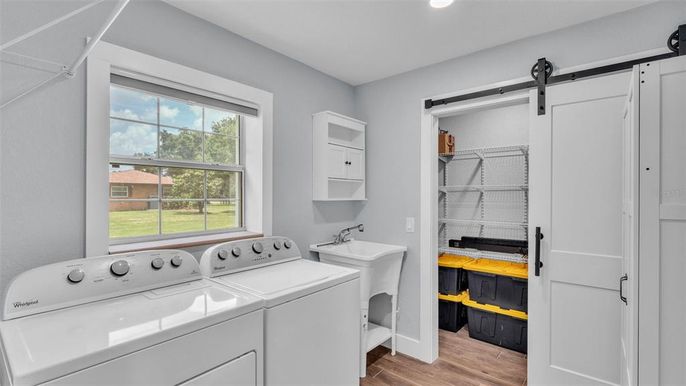 Interior, Recessed Lighting, Washer, Wood Texture Flooring