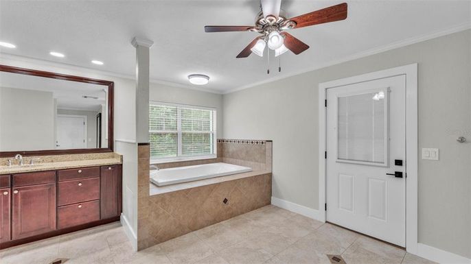 Bathroom, Interior, Recessed Lighting