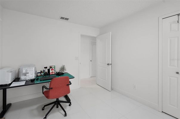 Home Office, Interior
