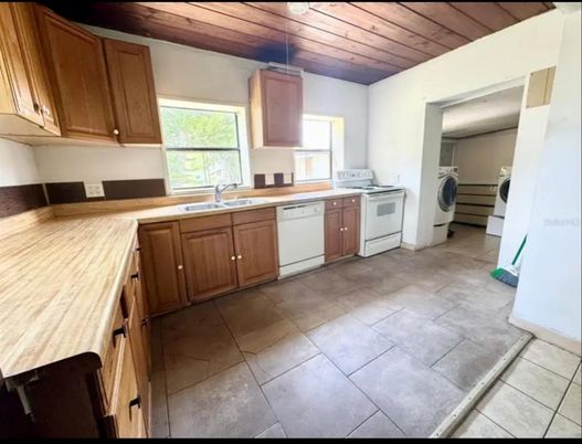 Interior, Kitchen, Washer, Wooden Ceilings
