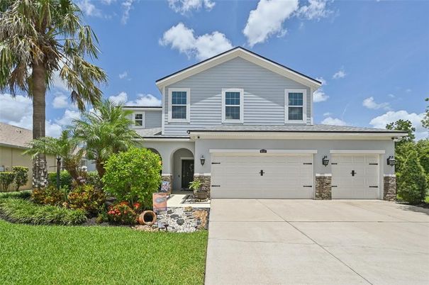 Attached, Exterior, Facade, American Craftsman
