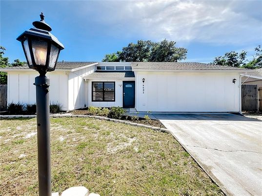 Attached, Exterior, Facade, Ranch