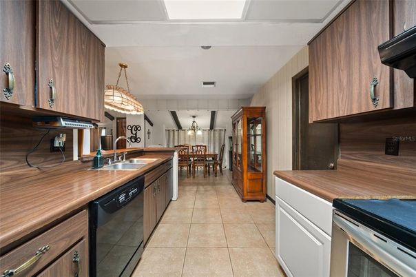Dining room, Interior, Kitchen, Pendant Lights, Stainless Steel Appliances
