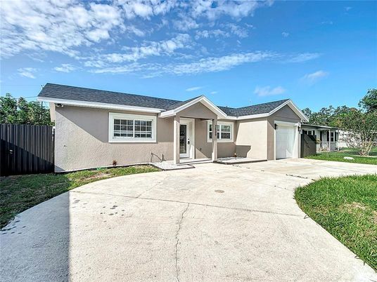 Exterior, Facade, Ranch