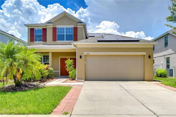 Attached, Exterior, Facade, Solar Panels, American Craftsman