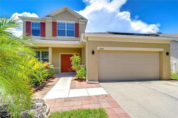 Attached, Exterior, Facade, Solar Panels, American Craftsman