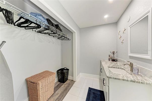 Bathroom, Dual Sink Vanities, Interior, Recessed Lighting