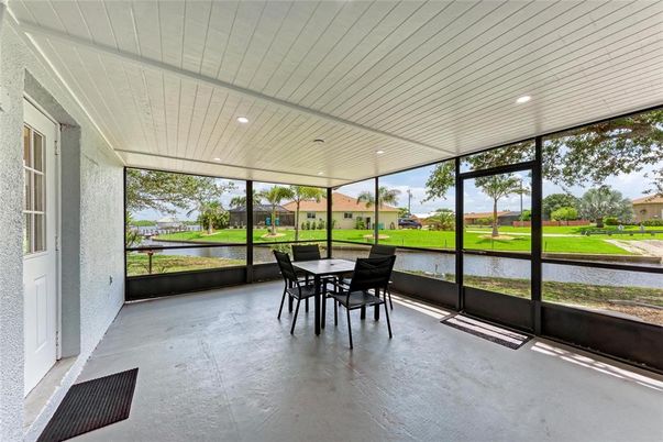 Dining room, Interior, Recessed Lighting, Sun Room, Water