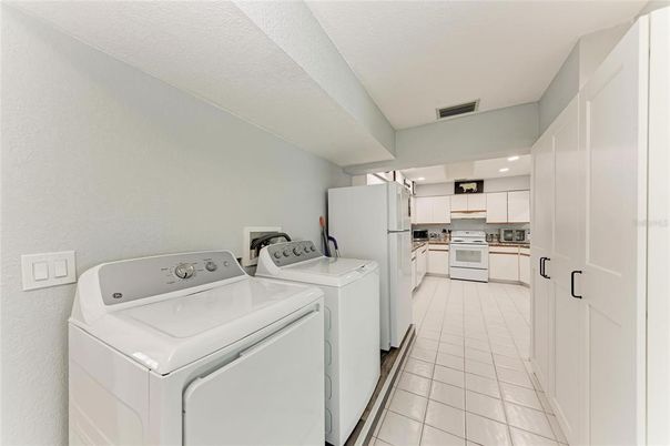 Interior, Kitchen, Recessed Lighting, Washer