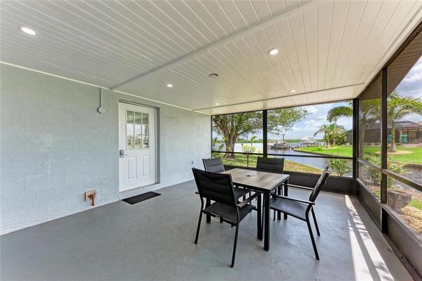 Dining room, Interior, Recessed Lighting, Sun Room, Water