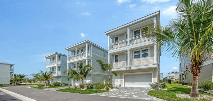 Attached, Exterior, Facade, Modern