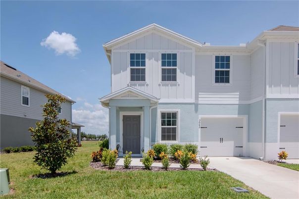 Attached, Exterior, Facade, American Craftsman