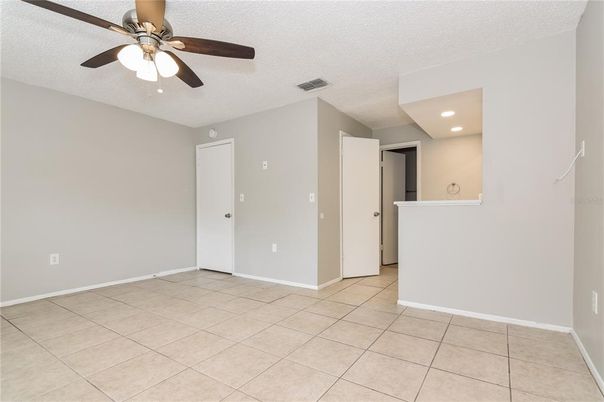 Empty room, Interior, Recessed Lighting