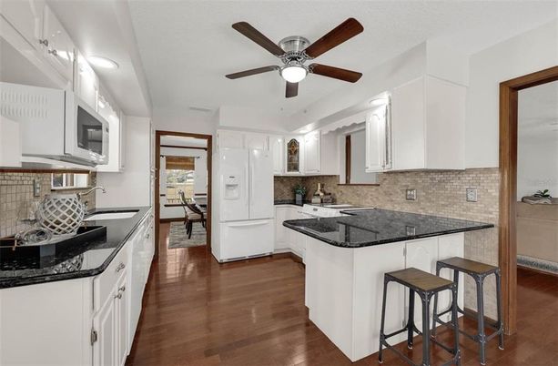 Dining room, Interior, Kitchen, Recessed Lighting, Wood Texture Flooring