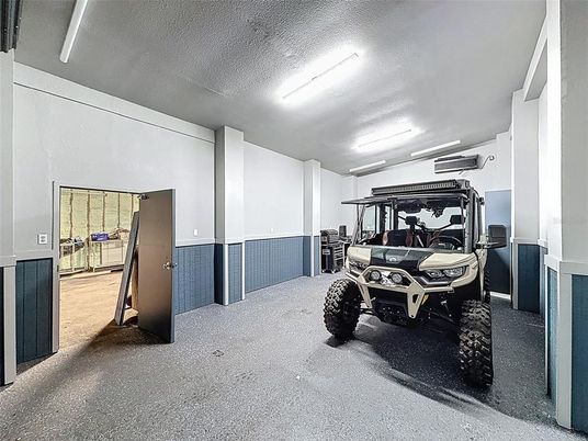 Garage, Interior
