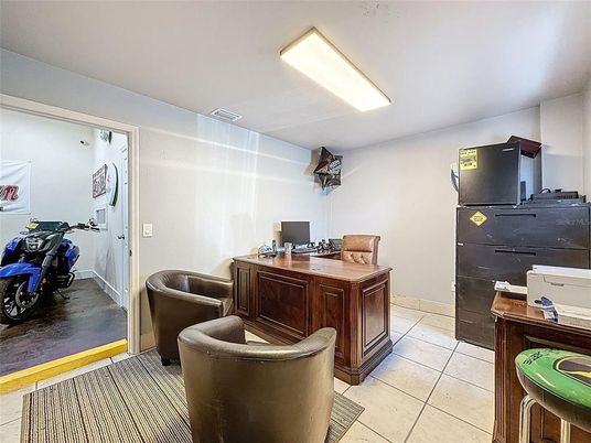 Home Office, Interior
