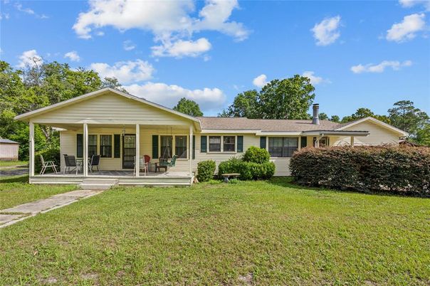 Backyard, Exterior, Facade, Ranch