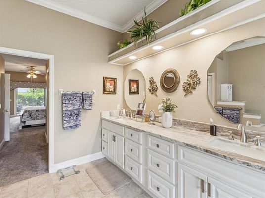 Bathroom, Dual Sink Vanities, Interior, Recessed Lighting