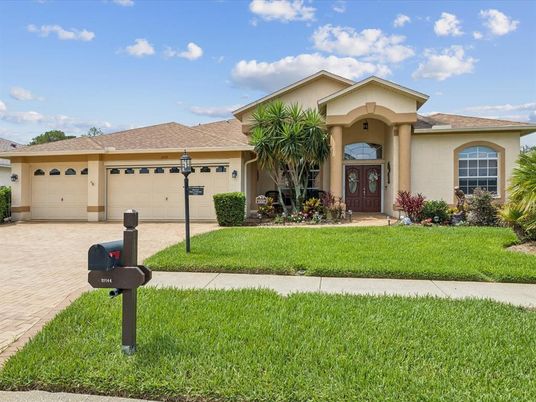 Attached, Exterior, Facade, Ranch