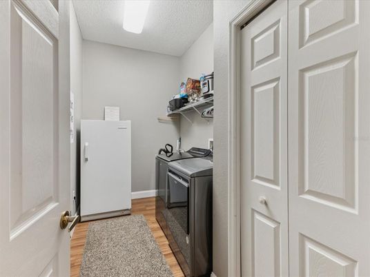 Interior, Washer, Wood Texture Flooring