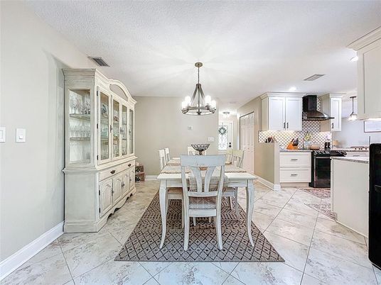 Chandelier, Dining room, Interior, Kitchen, Marble, Pendant Lights, Recessed Lighting
