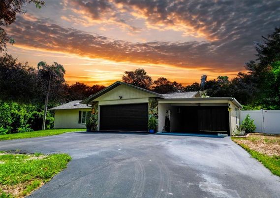 Attached, Exterior, Facade, Ranch