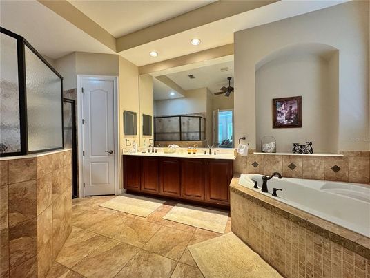 Bathroom, Dual Sink Vanities, Interior, Recessed Lighting