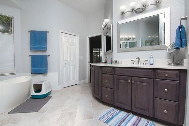 Bathroom, Dual Sink Vanities, Interior
