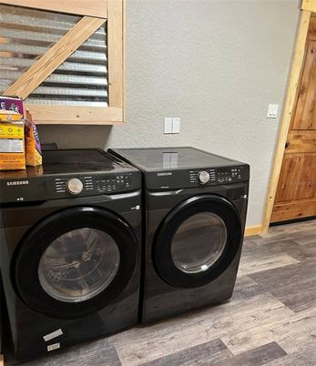 Interior, Washer, Wood Texture Flooring