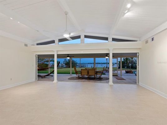Dining room, Interior, Recessed Lighting, Water