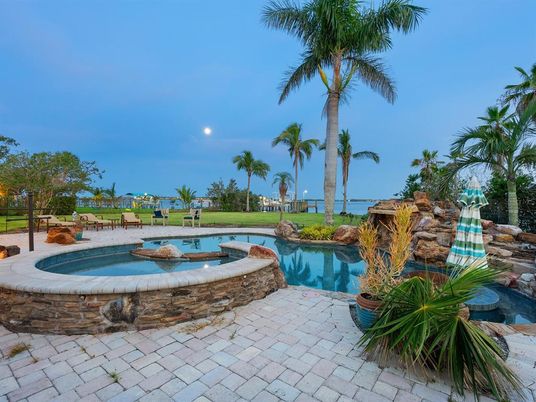Exterior, Pool, Water