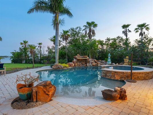 Exterior, Pool, Water