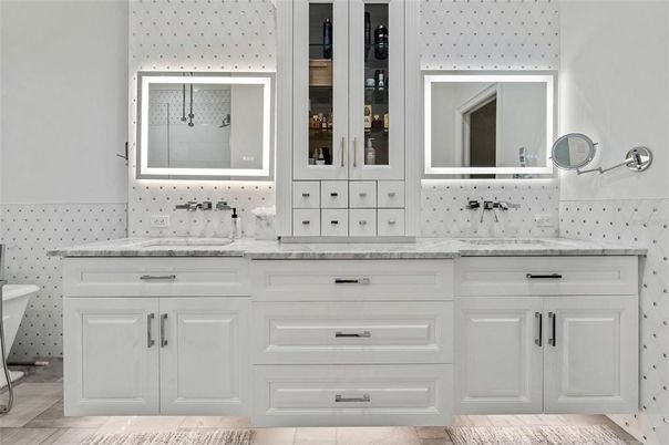 Bathroom, Dual Sink Vanities, Interior