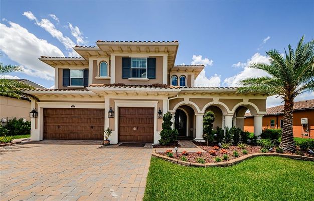 Attached, Exterior, Facade, Mediterranean