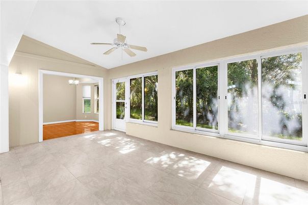 Empty room, Interior, Sun Room, Wood Texture Flooring