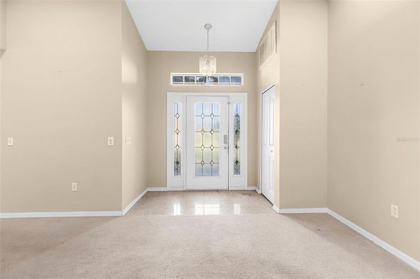 Empty room, Interior