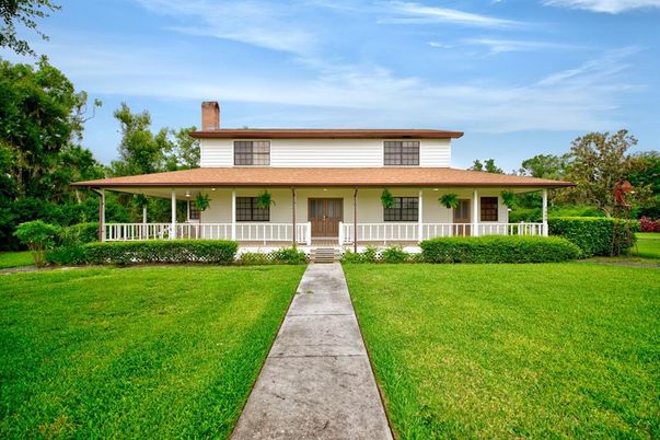 Backyard, Exterior, Facade, American Foursquare