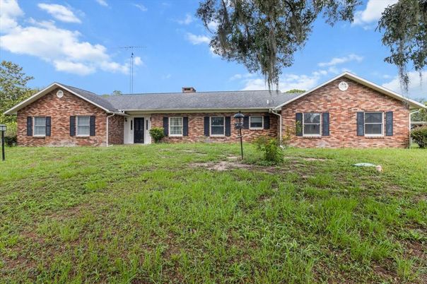 Exterior, Facade, Brick Facade, Ranch