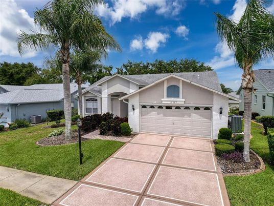 Attached, Exterior, Facade, Ranch