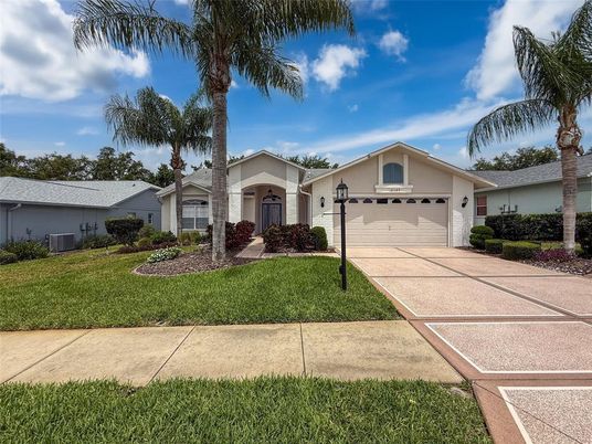 Attached, Exterior, Facade, Ranch